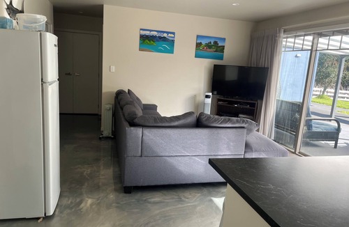 Kawhia House | Quiet private bush out look but right in town. Perfect for boaties