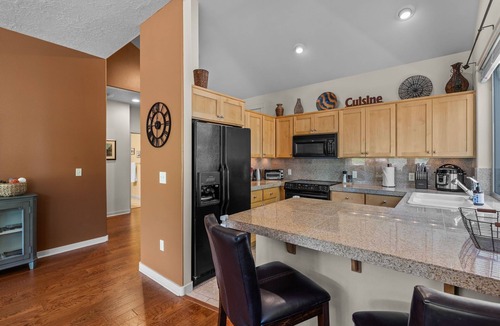 Redmond House | Quiet & Private Eagle Crest 2 BR | Close To Pools