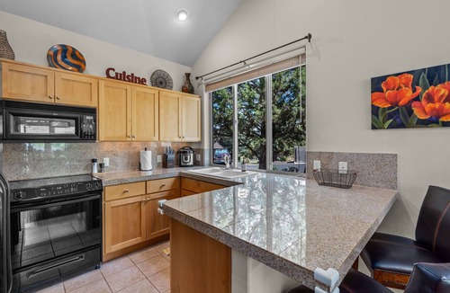 Redmond House | Quiet & Private Eagle Crest 2 BR | Close To Pools
