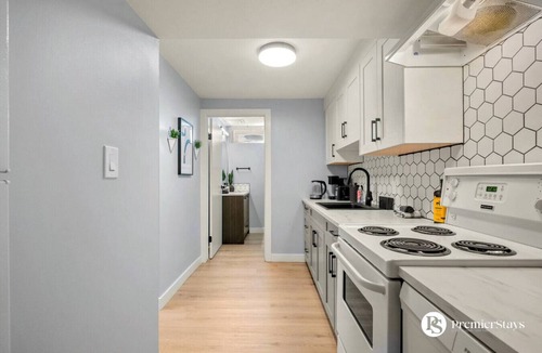 Southeast Calgary Condo | Quiet & Private Getaway » Queen Bed » Sleeps 3+