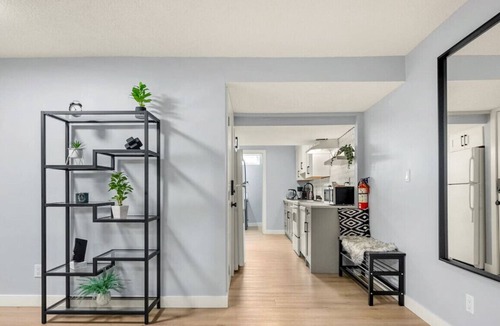 Southeast Calgary Condo | Quiet & Private Getaway » Queen Bed » Sleeps 3+