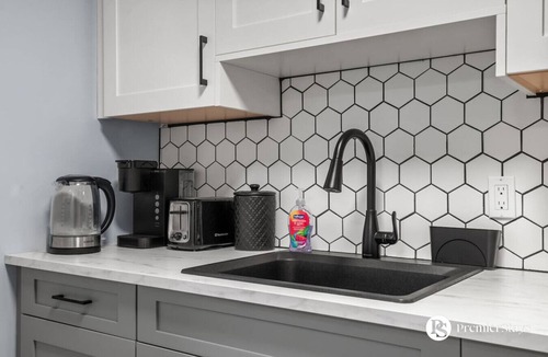 Southeast Calgary Condo | Quiet & Private Getaway » Queen Bed » Sleeps 3+