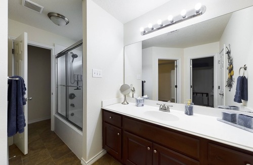 College Station House | Quiet Private Home located 10 min to Kyle Field with great access to everything.