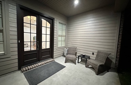Sulphur House | Quiet Private Home - Centrally Located in Sulphur