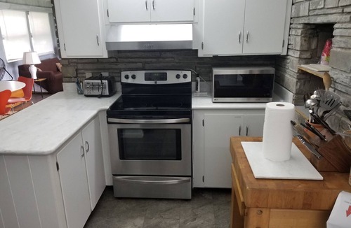 Homer Cottage | Quiet, Private Lakefront Cottage - Skaneateles Lake