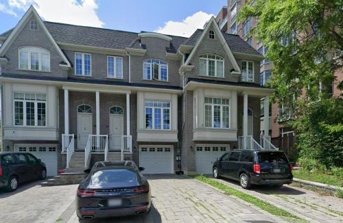 Pinehouse House | Quiet Private Master Suite w Ensuite Great Value