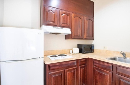 Clute Hotel | Quiet Private Room Near Clute Lake – Safe & Affordable Stay