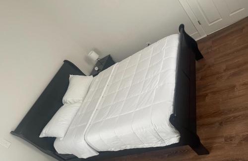 Fall River House | Quiet private room