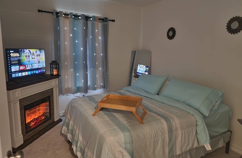 San Antonio Bed & Breakfast | Quiet Private Room & Bath in Cozy Home