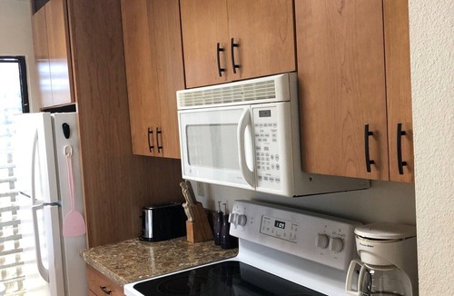 Maunaloa Condo | Quiet private second floor corner end unit