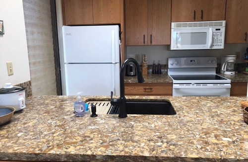 Maunaloa Condo | Quiet private second floor corner end unit