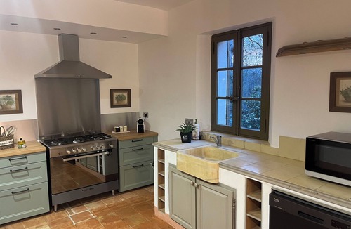 Salon-de-Provence House | Quiet Provencal country house in a residential area 5 minutes from the center of Salon de Provence.