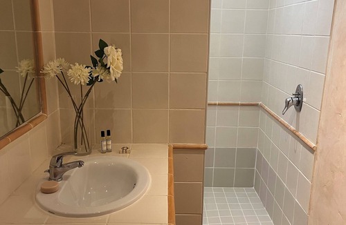 Salon-de-Provence House | Quiet Provencal country house in a residential area 5 minutes from the center of Salon de Provence.