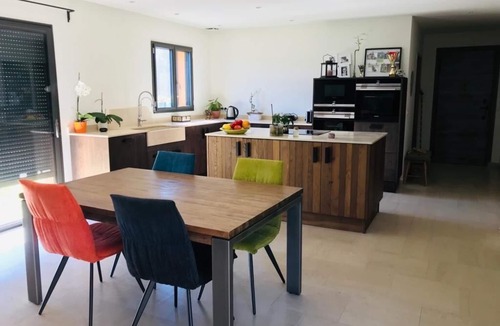 Meyrargues House | Quiet Provencal hillside villa, 10 minutes from Aix center, with no neighbors