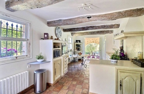 Le Rouret Villa | Quiet Provencal villa with heated pool - 6 bdrms