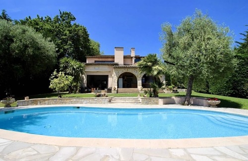Le Rouret Villa | Quiet Provencal villa with heated pool - 6 bdrms