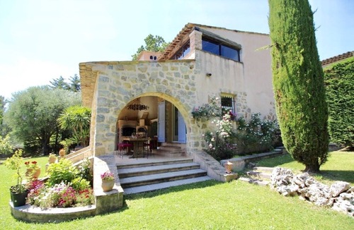Le Rouret Villa | Quiet Provencal villa with heated pool - 6 bdrms