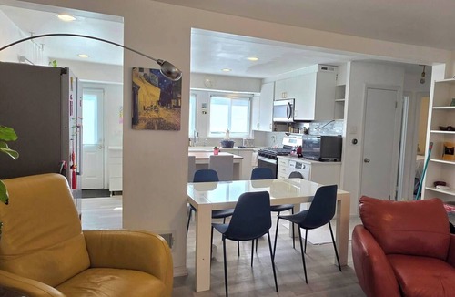 Fort Lee House | Quiet & Quaint 2 Bedroom 1 Bath with Yard