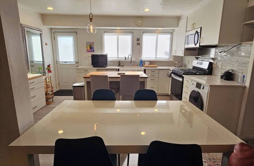 Fort Lee House | Quiet & Quaint 2 Bedroom 1 Bath with Yard