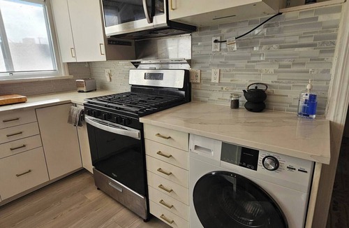 Fort Lee House | Quiet & Quaint 2 Bedroom 1 Bath with Yard