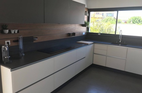 Lattes House | Quiet, quality family home with swimming pool