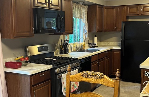 Amherst House | Quiet Ranch Home in Amherst, NY midway to Niagara Falls and Buffalo
