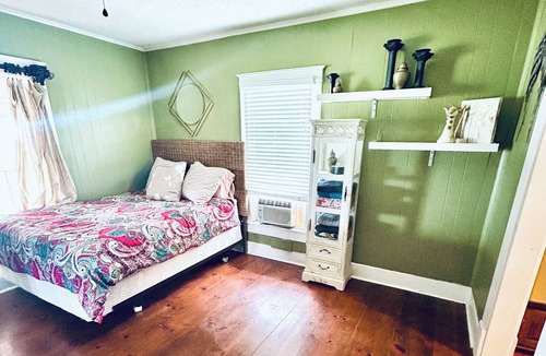 Sayre Cabin | Quiet ranch retreat full of rustic vintage charm! Located off I-40/Old Rt 66