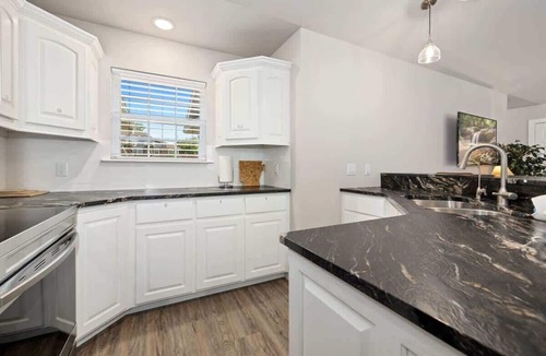Fayetteville House | Quiet Razorback Escape - Easy Drive to Downtown & Stadium