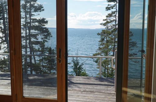 Minturn House | Quiet refuge overlooking Jericho Bay