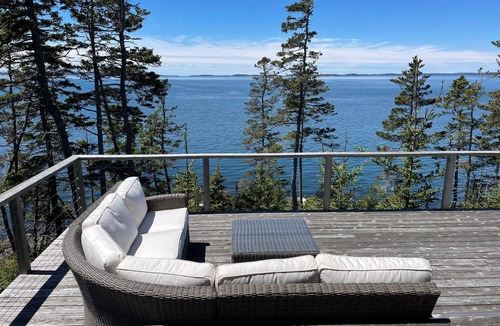 Minturn House | Quiet refuge overlooking Jericho Bay