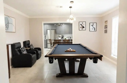 Barker House | Quiet & Relax Getaway- Pool Table, Grill, &Netflixnn