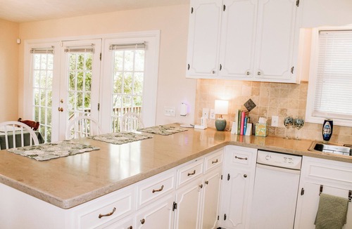 Stuart House | Quiet & Relaxing Mountain Retreat: 3BR/2.5BA Steps From Town of Stuart