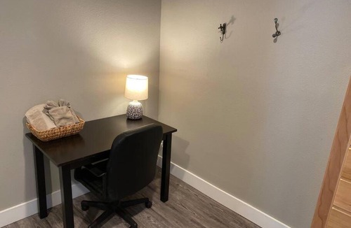 Oakridge House | Quiet & relaxing retreat- large home with sauna