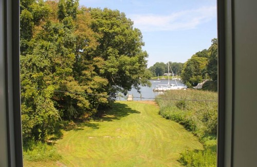 Annapolis House | Quiet Relaxing Waterfront Suisse Chalet