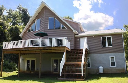 Annapolis House | Quiet Relaxing Waterfront Suisse Chalet