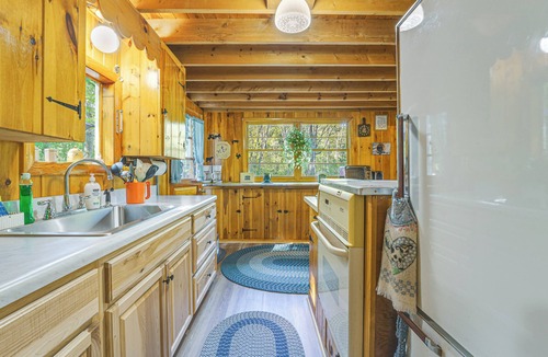 Raymond Cottage | Quiet & Remote Cottage on Panther Pond!