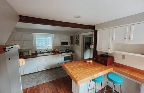 Sea Breeze Cottage | Quiet renovated cottage by Seabreeze