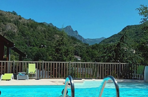 Ax-les-Thermes Apartment | Quiet residence 700m from Ax-les-Thermes town center. Pets allowed