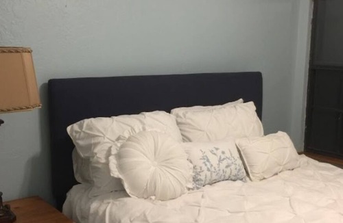 West Oak Hill Apartment | Quiet Retreat - close to town