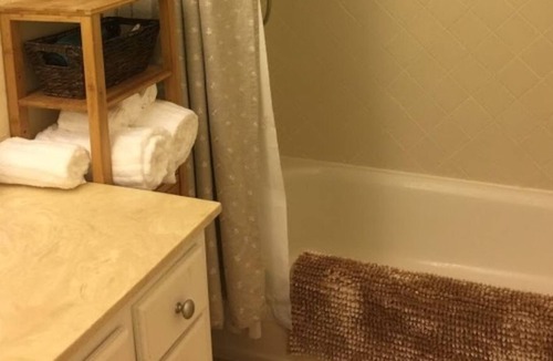 West Oak Hill Apartment | Quiet Retreat - close to town
