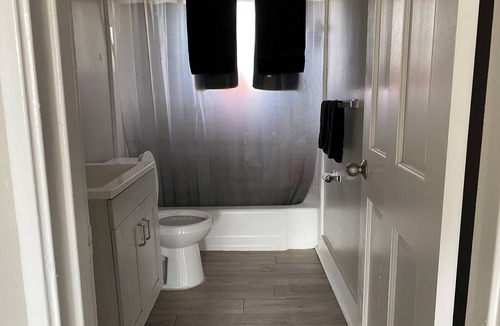 West End Apartment | Quiet Retreat Historic West End Park.