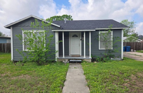 Beeville House | Quiet Retreat in Beeville
