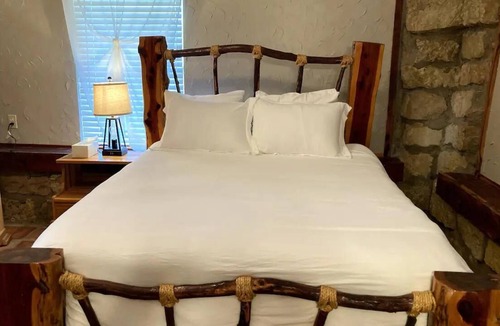 Myra Cabin | Quiet retreat in NTX Hill Country