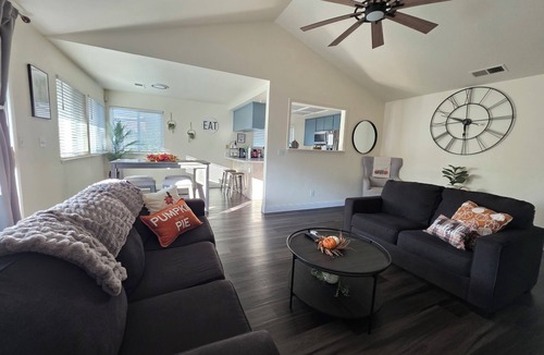 Modesto House | Quiet Retreat Near Hospitalsnnnn