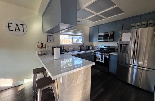 Modesto House | Quiet Retreat Near Hospitalsnnnn