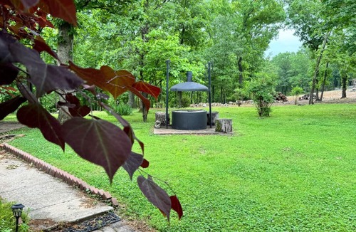 Pryor Cabin | Quiet Retreat w/Lake Views, Relax in Nature Kayak, Boating, Bonfire.