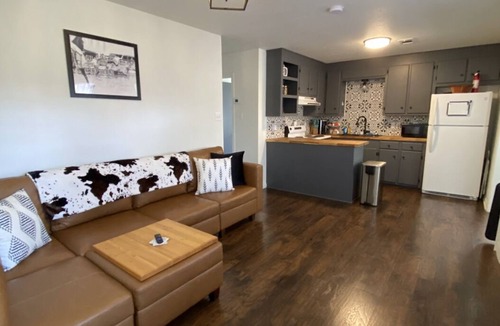 Mountain View House | Quiet Retreat with Firepit – Walk to Music, Shops, & Trails