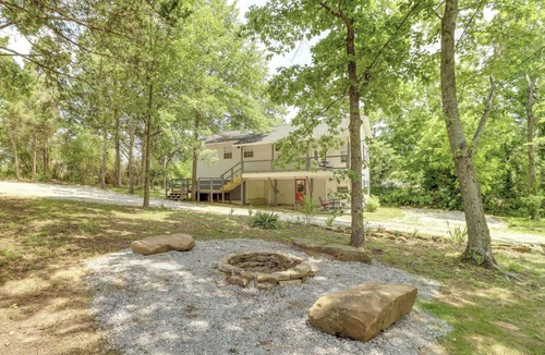 Mountain View House | Quiet Retreat with Firepit – Walk to Music, Shops, & Trails