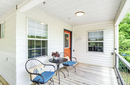 Mountain View House | Quiet Retreat with Firepit – Walk to Music, Shops, & Trails