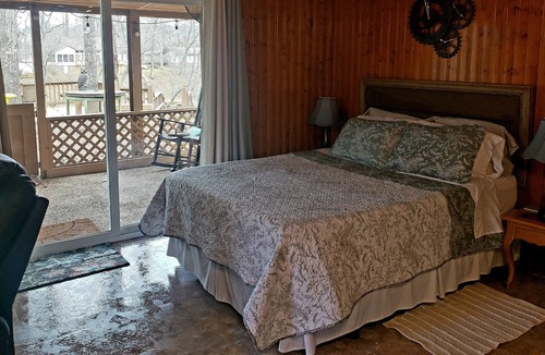 Heber Springs Cabin | Quiet River Front Getaway Cabin